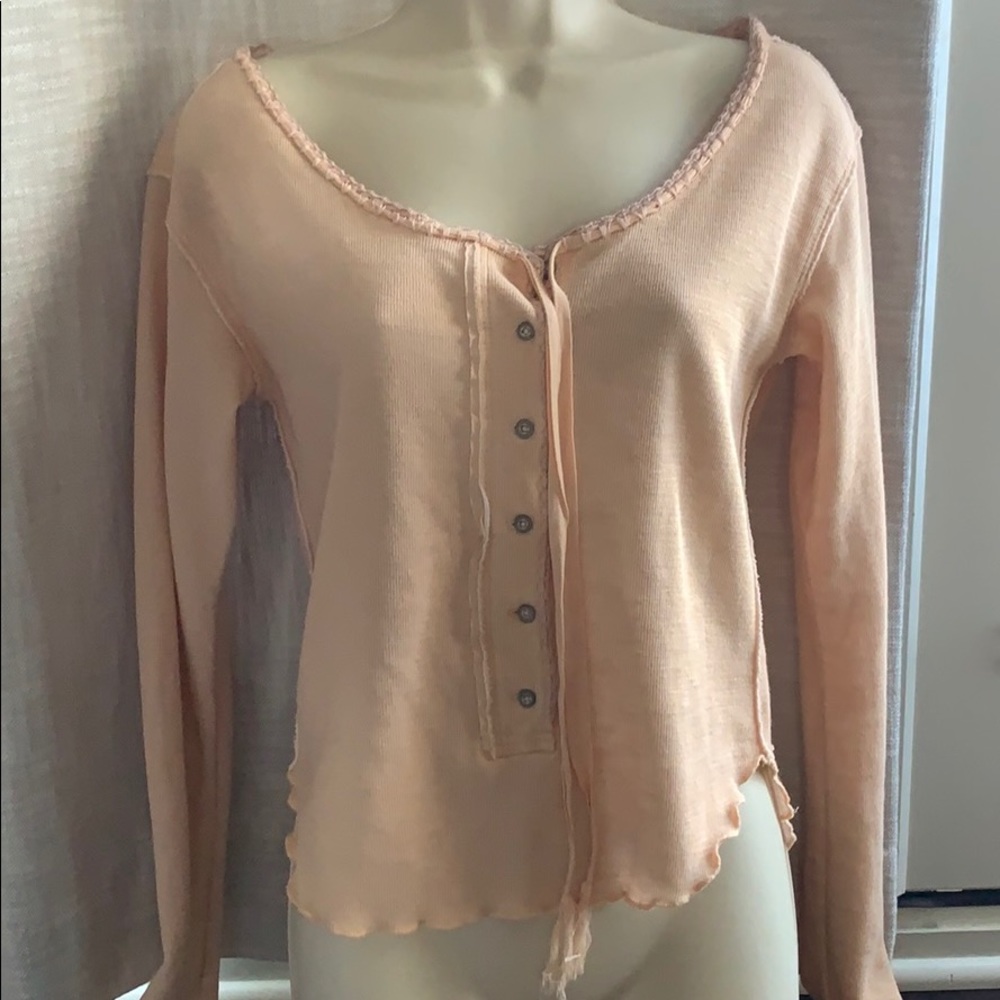 Light peachy blush color las shirt